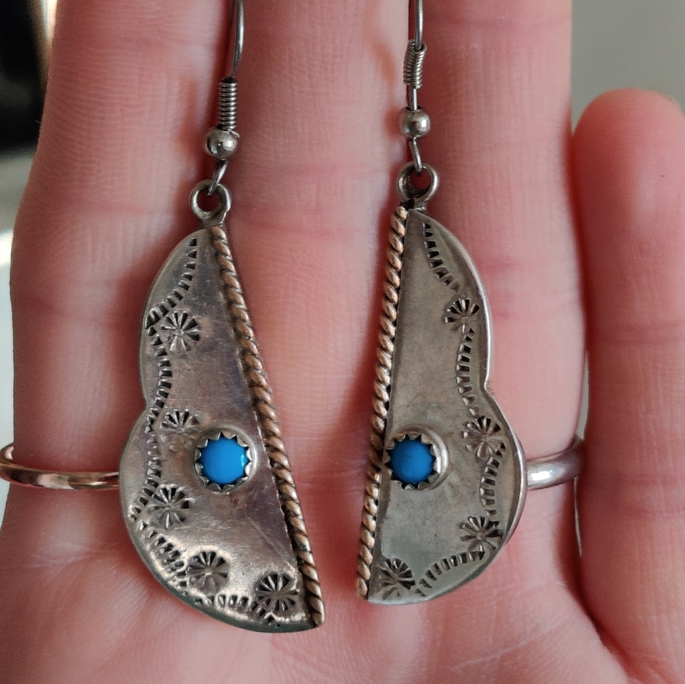 Vintage Sterling Navajo signed sleeping beauty turquoise earrings - Picture 5 of 9